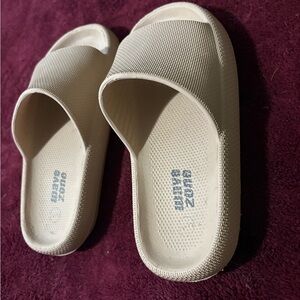 Wave Zone Kids Cream Slip-On Sandals